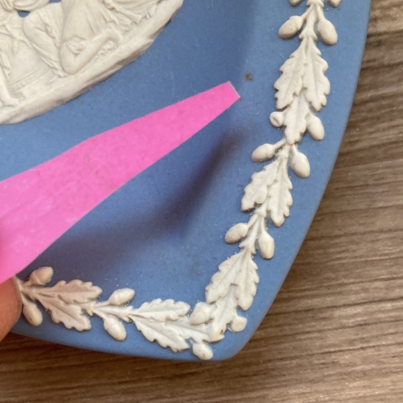 Wedgwood England jasperware vesta match box and heart plate - Picture 14 of 16